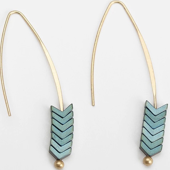Jewelry - 🆕 Vintage Mint Spear Arrow Earrings